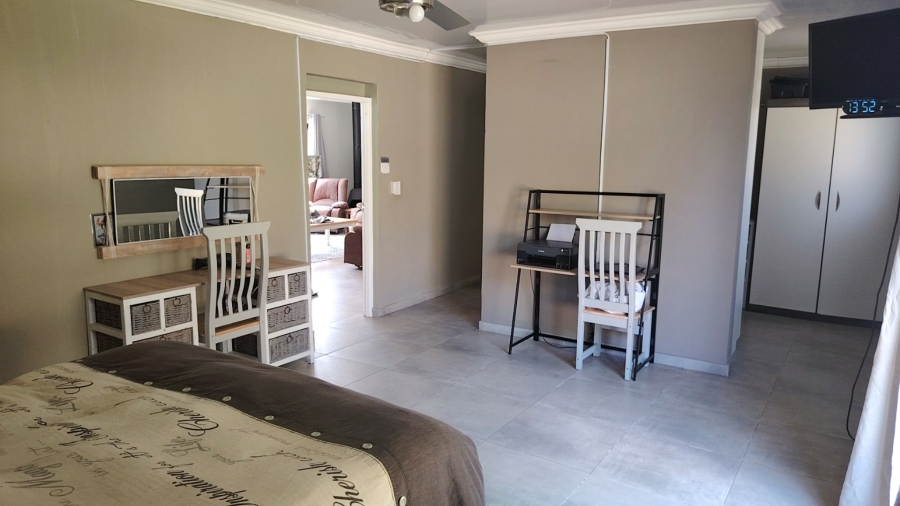 4 Bedroom Property for Sale in La Hoff North West